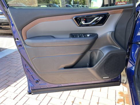 Used 2025 Subaru Forester Sport w/ Popular Package #2 image 14