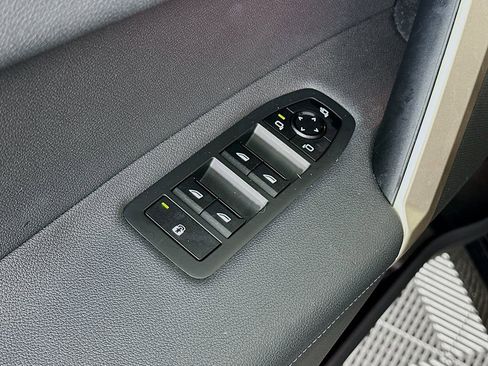 Used 2023 BMW iX xDrive50 w/ Sport Package image 23