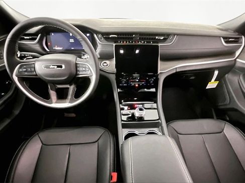 New 2025 Jeep Grand Cherokee Limited w/ Black Appearance Package image 6