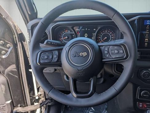 Certified 2026 Jeep Gladiator Rubicon AWD/4WD image 18