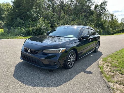 Used 2022 Honda Civic Sport Touring image 2