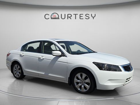 Used 2010 Honda Accord EX-L image 4