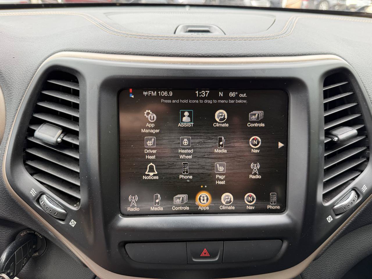 Used 2016 Jeep Cherokee Latitude w/ Cold Weather Group AWD/4WD image 14