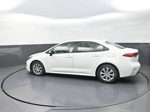 Used 2024 Toyota Corolla LE FWD image 46