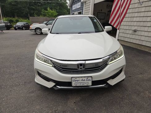 Used 2016 Honda Accord Touring image 3