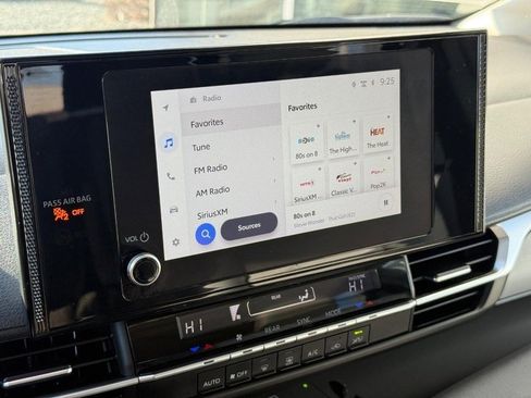 Used 2025 Toyota Sienna LE w/ LE Plus Package image 24