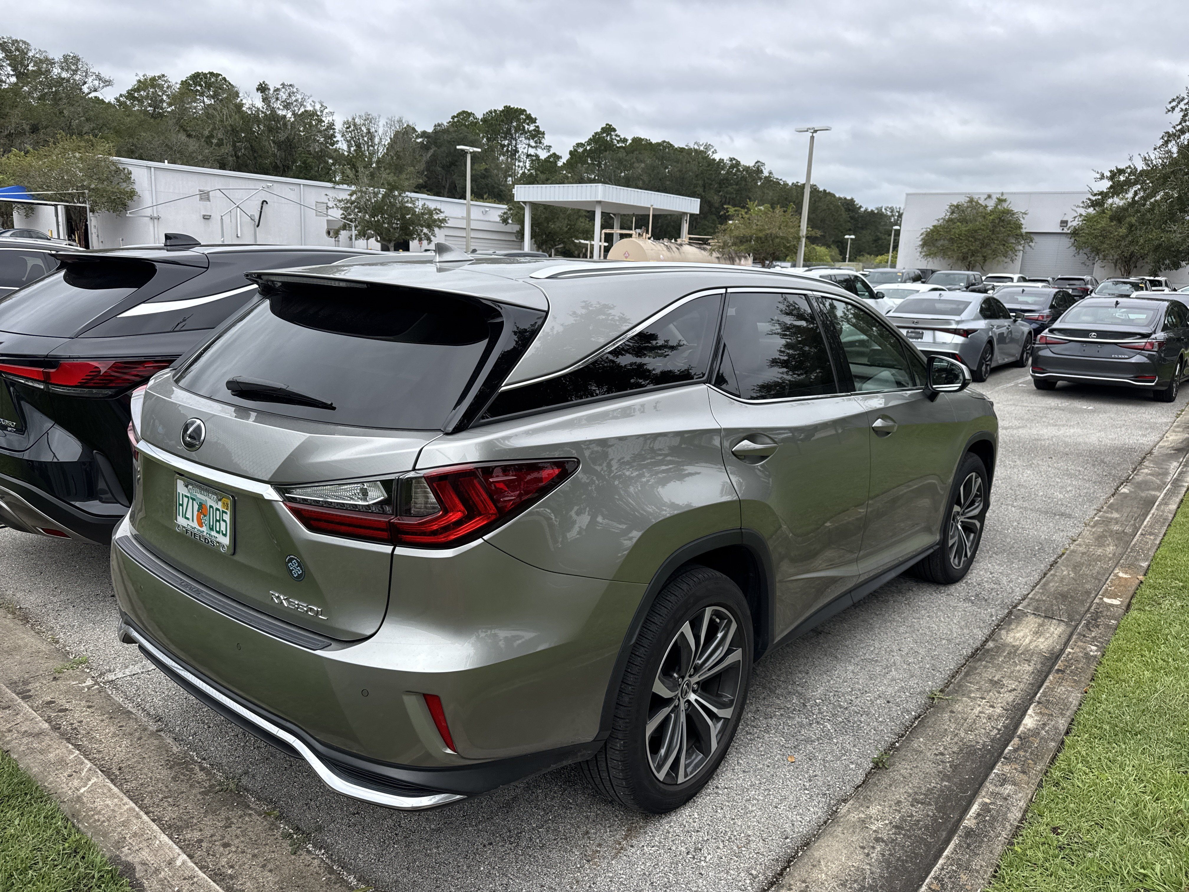 Used 2019 Lexus RX 350L FWD image 2