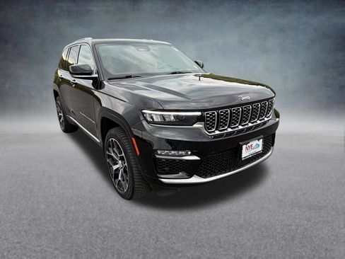 Used 2023 Jeep Grand Cherokee Summit AWD/4WD image 8