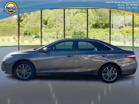 Used 2017 Toyota Camry SE w/ Moonroof Package image 11