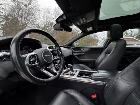 Used 2020 Jaguar XE S image 12