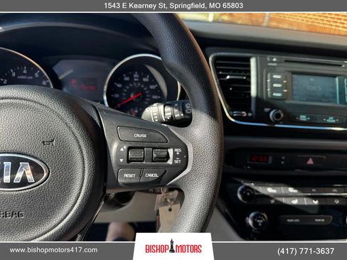Used 2017 Kia Sedona LX image 32
