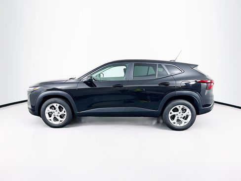 Used 2024 Chevrolet Trax LS w/ LS Convenience Package image 4