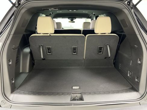Used 2023 Chevrolet Traverse LS FWD image 23
