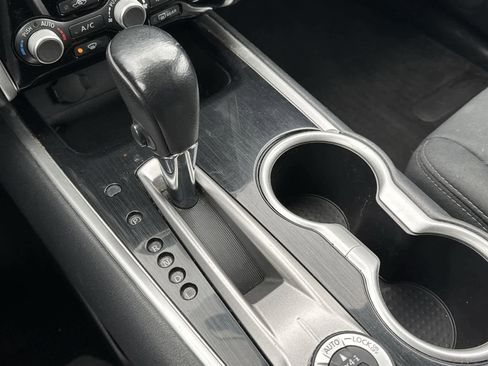 Used 2017 Nissan Pathfinder SV image 29