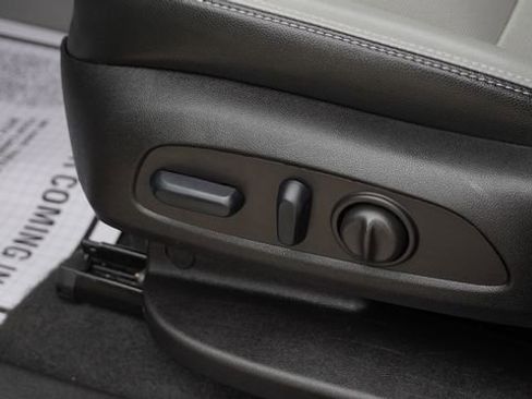 Used 2024 GMC Terrain SLT image 19