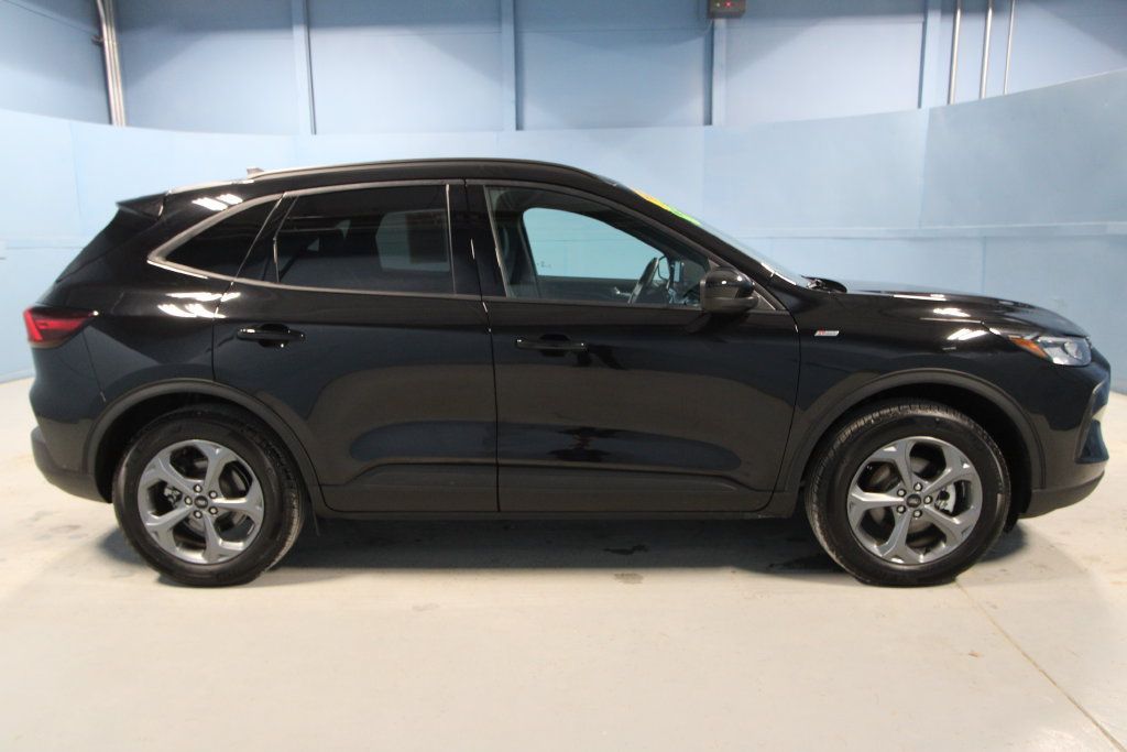 Used 2025 Ford Escape ST-Line Select AWD/4WD image 30