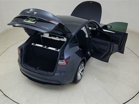 Used 2024 Tesla Model Y Long Range image 89