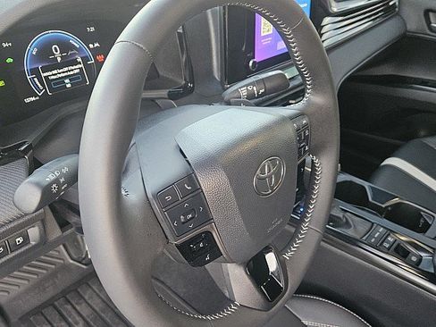 Used 2026 Toyota Camry SE w/ Convenience Package FWD image 18