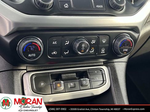 Certified 2023 GMC Acadia SLT w/ Preferred Package image 24