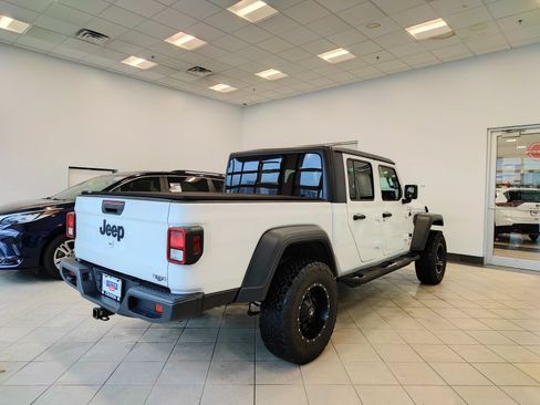 Used 2020 Jeep Gladiator Sport w/ Quick Order Package 24S AWD/4WD image 3