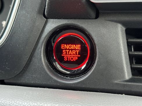 Used 2025 Honda Pilot Touring image 36