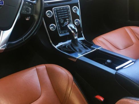 Used 2015 Volvo S60 T5 Platinum image 18