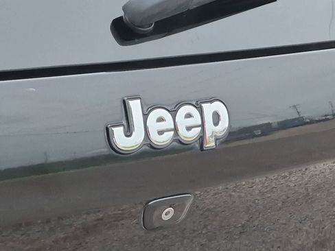 Used 2016 Jeep Cherokee Latitude FWD image 28