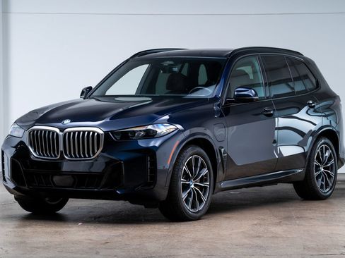 Used 2024 BMW X5 xDrive50e w/ M Sport Package AWD/4WD image 3