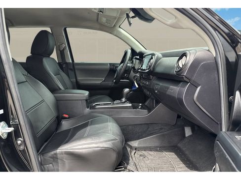 Used 2021 Toyota Tacoma SR AWD/4WD image 38