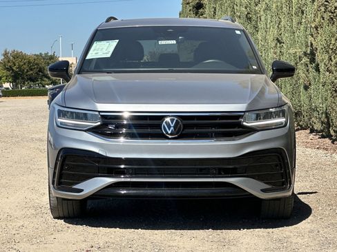 Certified 2024 Volkswagen Tiguan SE R-Line image 9