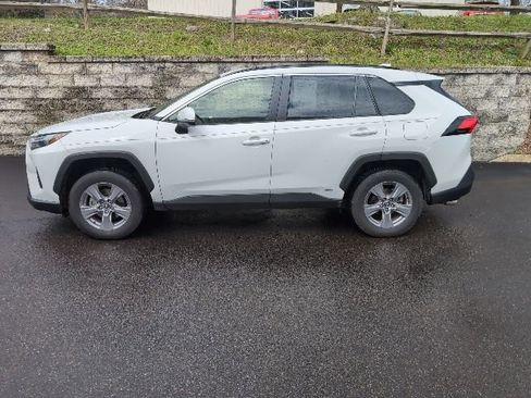 Used 2023 Toyota RAV4 LE AWD/4WD image 6
