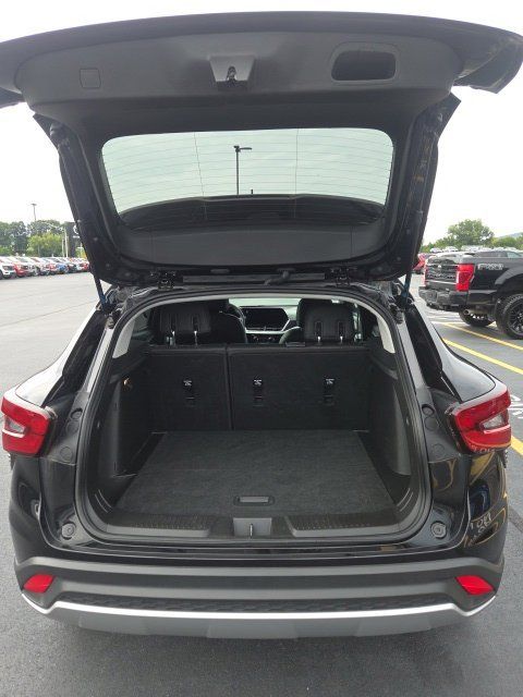 Used 2024 Chevrolet Trax LT FWD image 7