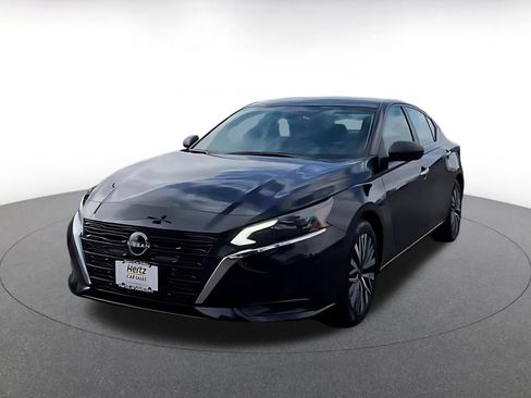 Used 2025 Nissan Altima 2.5 SV FWD image 6