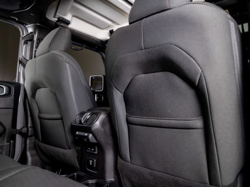 Used 2019 Jeep Wrangler Unlimited Sahara image 22