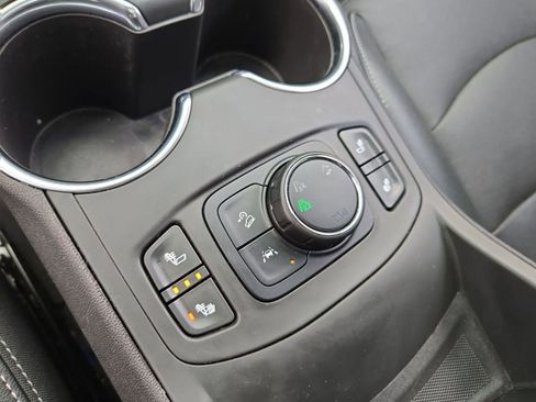 Used 2022 GMC Terrain SLT w/ Infotainment Package II image 30