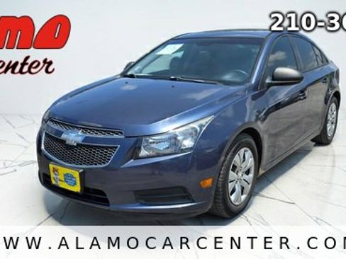 Used 2013 Chevrolet Cruze LS FWD image 1
