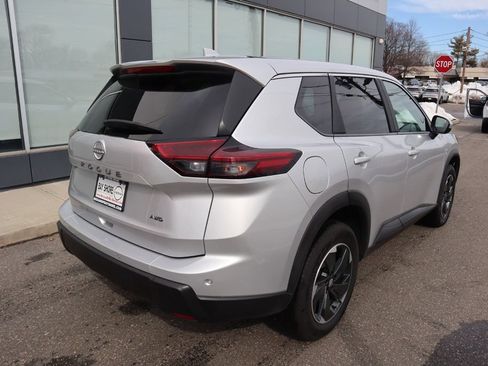 Certified 2025 Nissan Rogue SV AWD/4WD image 7