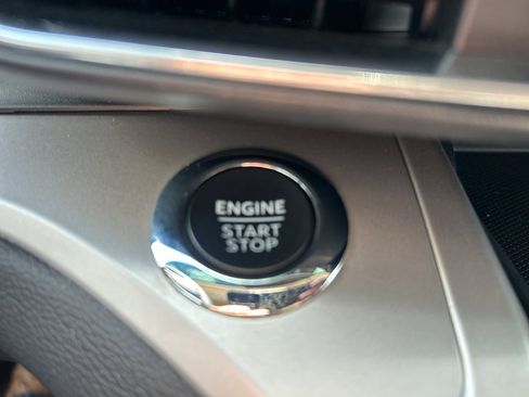 Used 2022 Ford Explorer XLT w/ Equipment Group 202A image 30