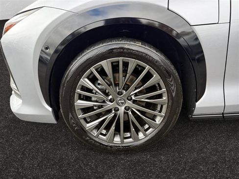 Used 2023 Lexus RZ 450e Premium image 15