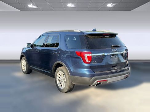 Used 2017 Ford Explorer XLT w/ Equipment Group 201A FWD image 3