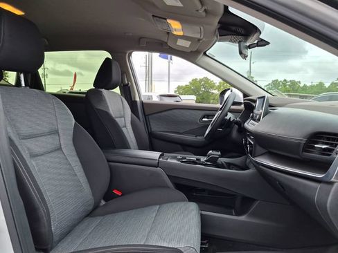 Used 2023 Nissan Rogue SV FWD image 28