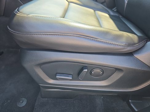 Used 2022 Ford Explorer XLT w/ Equipment Group 202A AWD/4WD image 12