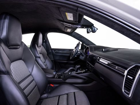 Used 2023 Porsche Cayenne GTS AWD/4WD image 20