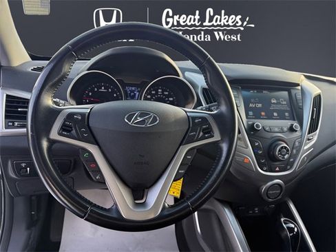 Used 2017 Hyundai Veloster Base image 12