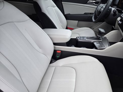 New 2026 Kia Sportage EX FWD image 11