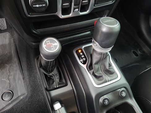 Used 2020 Jeep Gladiator Overland image 27
