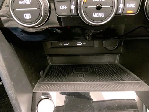 Certified 2024 Volkswagen Taos SE image 33