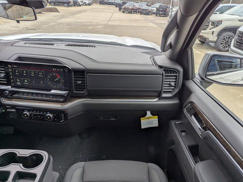 New 2026 GMC Sierra 1500 Elevation image 4