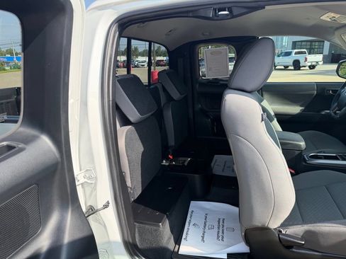 Certified 2022 Toyota Tacoma SR5 w/ SR5 Appearance Package (SM) AWD/4WD image 36