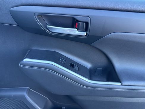 Used 2023 Toyota Highlander XLE image 22